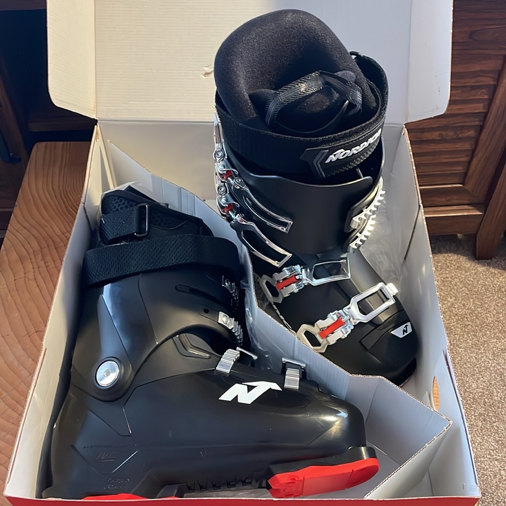 NEW STILL IN BOX NORDICA SKI BOOTS